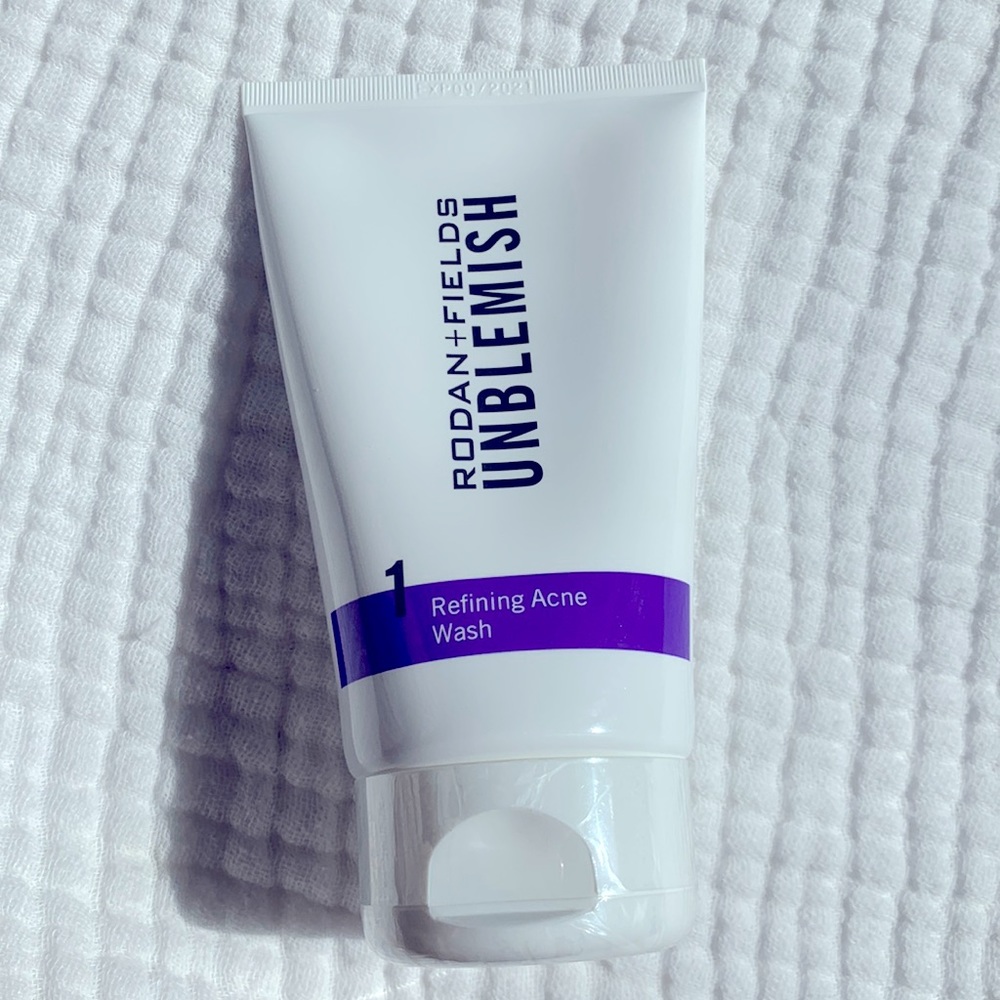 •Rodan + Fields Unblemish• Refining Acne Wash•